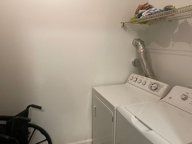 Building Photo - Condo unit 2BR 2 Baths 55+ and older