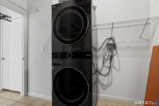 Building Photo - 19 Candlewood Springs Road