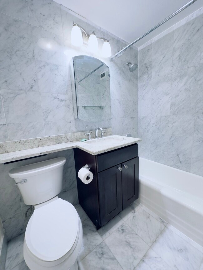 Building Photo - 400 E Randolph St