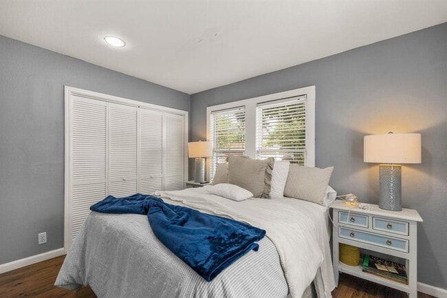 Building Photo - 5808 Community Dr