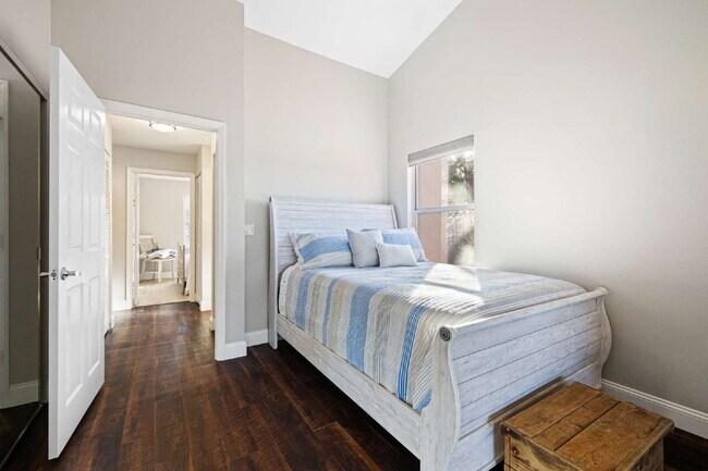 Building Photo - BEAUTIFUL COACH HOME AT WINDSOR PLACE IN B...