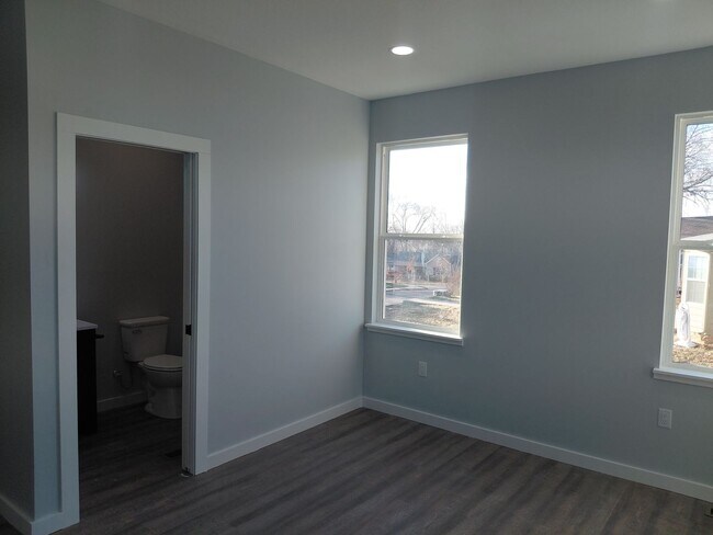 Building Photo - 707/709 Maple Street