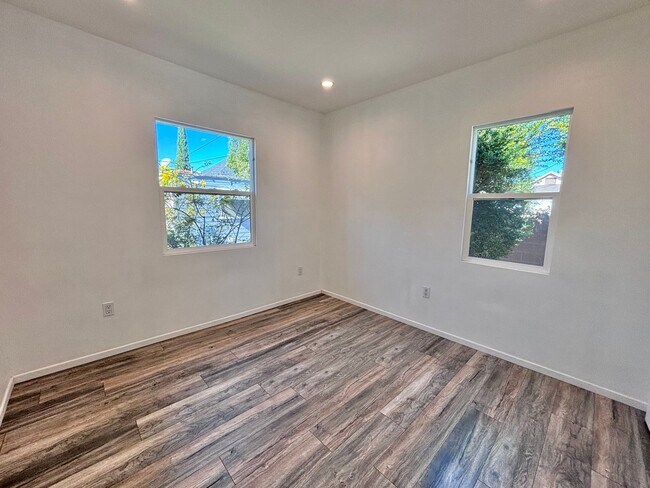 Building Photo - 3774 S Gramercy Pl