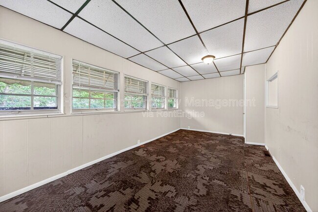 Building Photo - 10409 Renfrew Dr