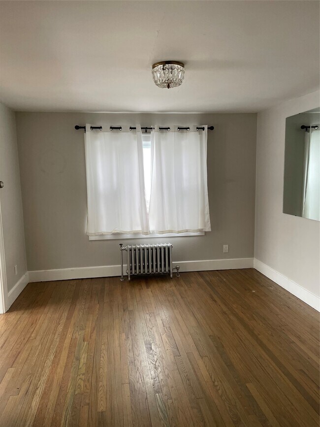 Building Photo - 408 Squires Ave