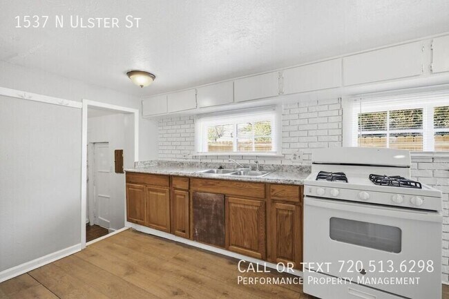 Building Photo - 1537 Ulster St