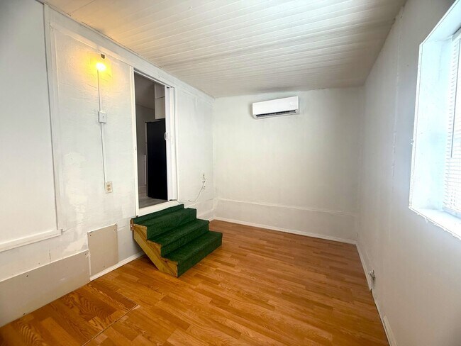 Building Photo - 8239 Suncoast Dr