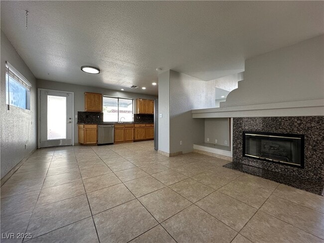 Building Photo - 6987 Wineberry Dr