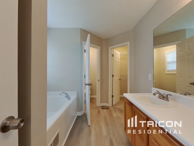 Building Photo - 7258 Brittany Way