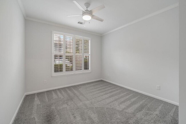 Building Photo - 130 River Landing Dr