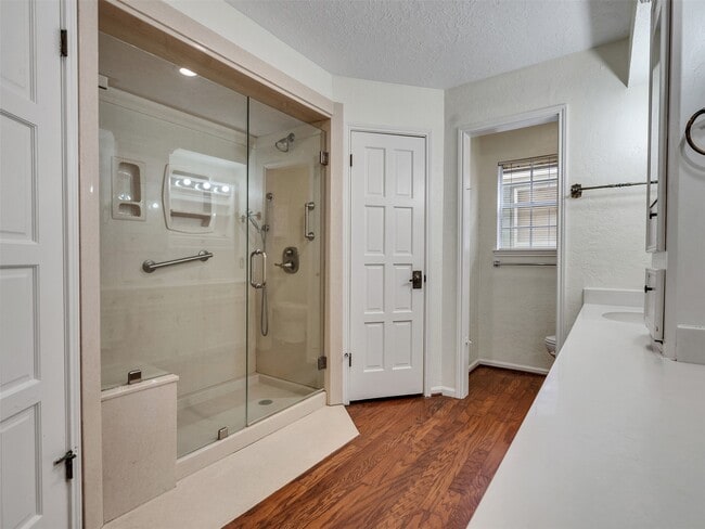 Building Photo - 8 Shadowood St