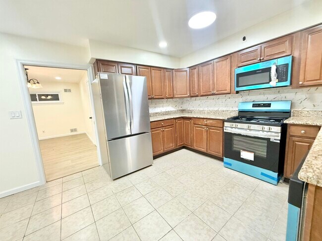Building Photo - 588 Avenue A