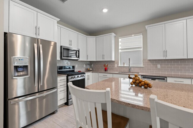 Building Photo - 10454 SW Captiva Dr