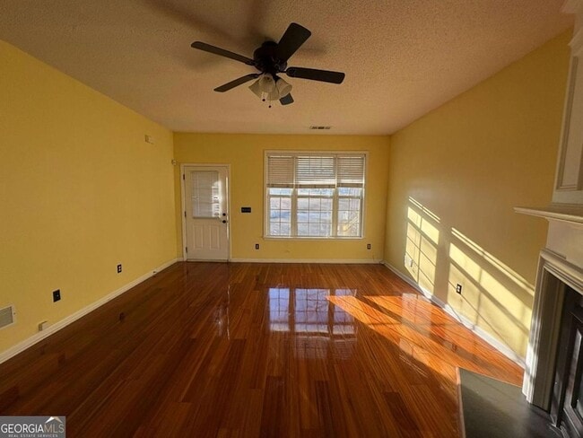 Building Photo - 1607 Heyford Cir NW