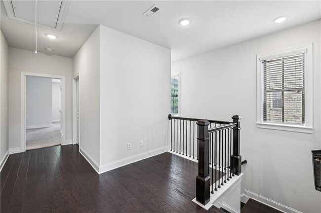 Building Photo - 687 Avondale Creek Dr.