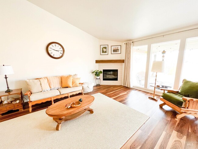 Building Photo - Fantastic 4 Bedroom Home with 3 Car Garage...