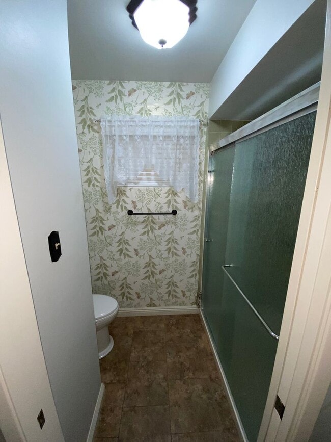 Building Photo - 55 and OLDER KERN CITY 2 BED UPDATED HOME