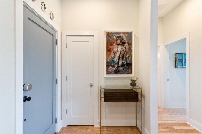 Building Photo - 908 Nueces St