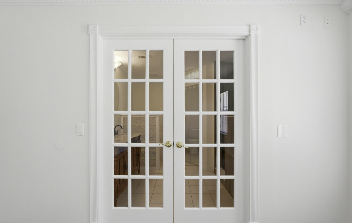 Building Photo - 2162 Saint Martins Dr E