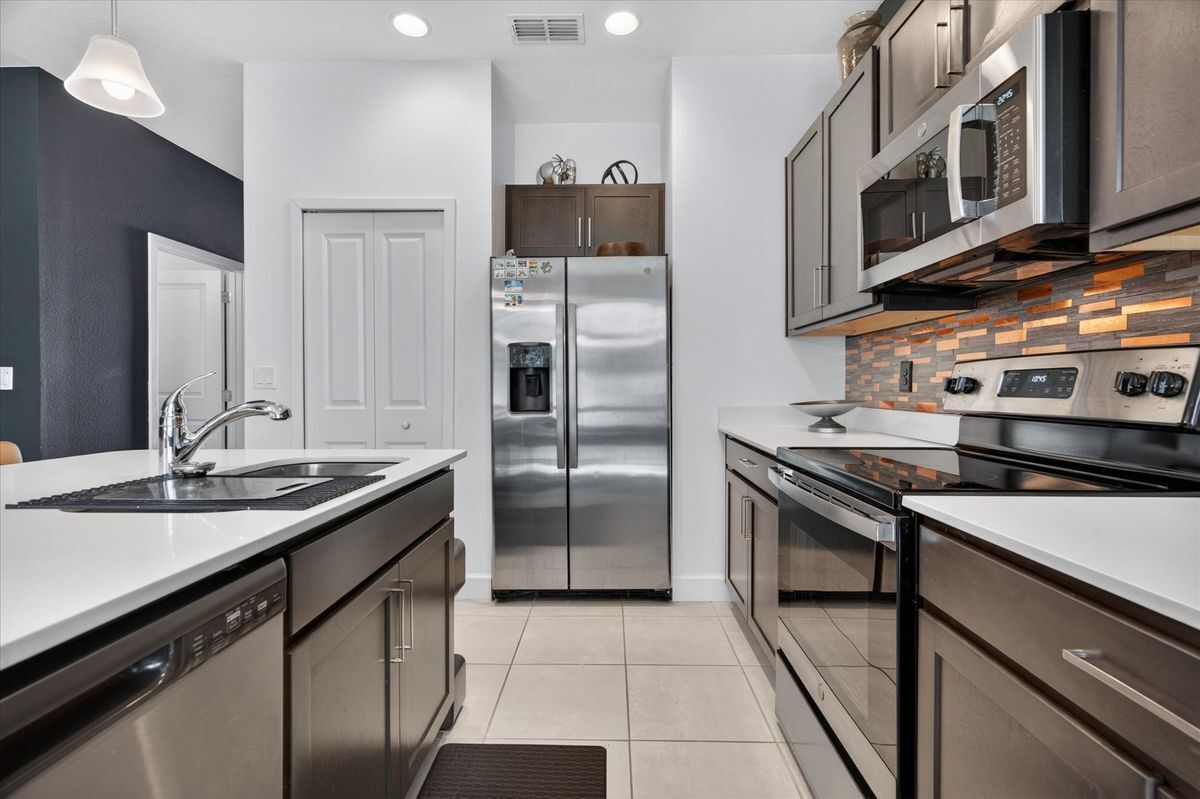 Building Photo - 1363 Captiva Cv