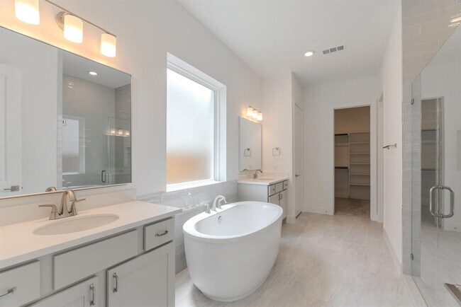 Building Photo - 7134 Carriage Lgt Dr