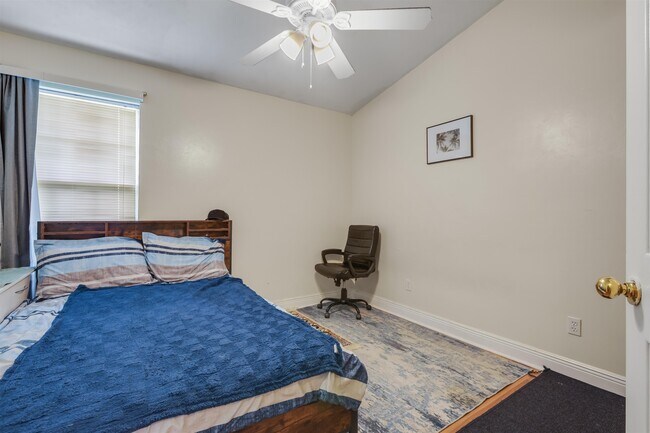 Building Photo - 1583 Applewood Way
