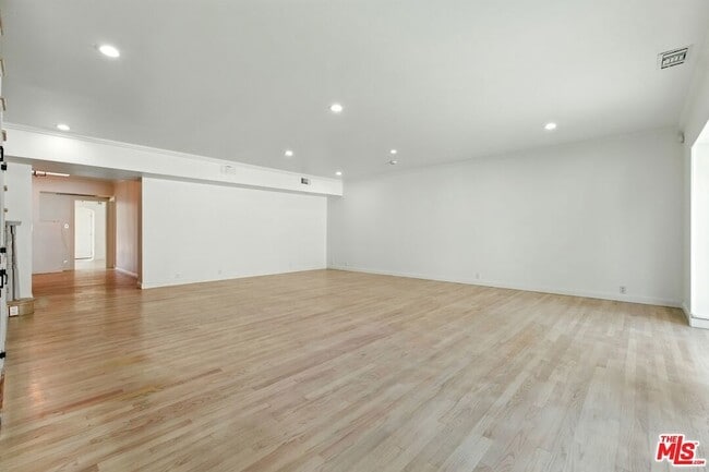 Building Photo - 4640 Laurelgrove Ave