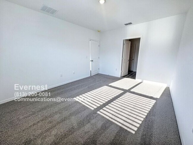Building Photo - Beautiful 4-Bedroom Home with Modern Comfo...