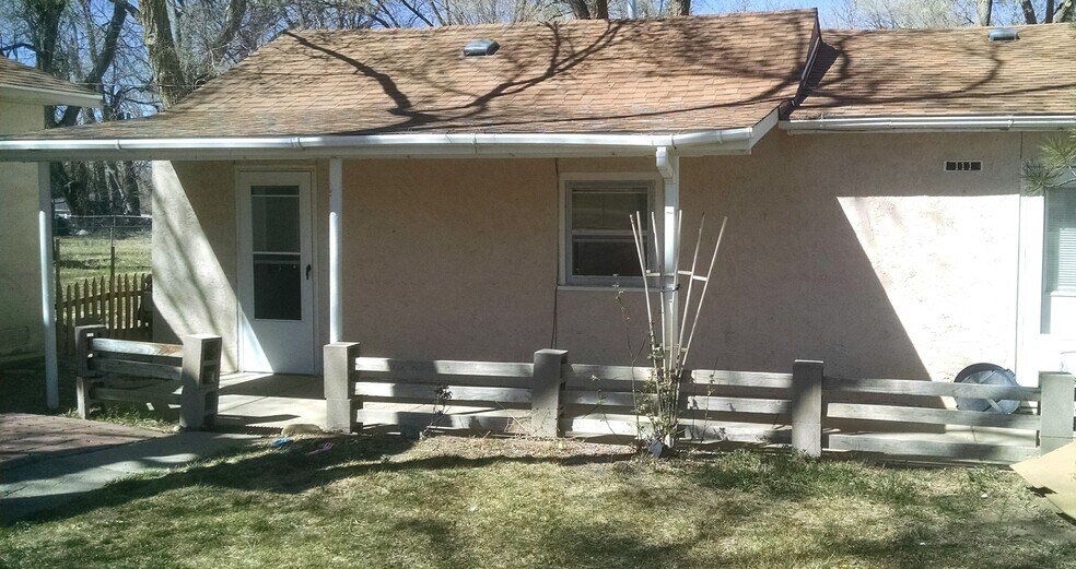 Patio on South side of house overlooking golf course. Shared front yard and private back yard - 111 Washington Avenue