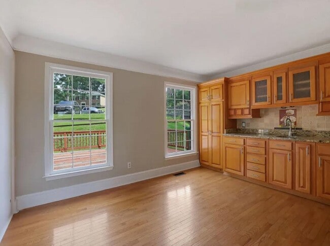 Building Photo - 6963 Whispering Oaks Ct