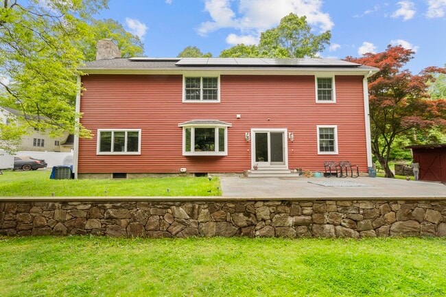 Primary Photo - 35 Armstrong Rd