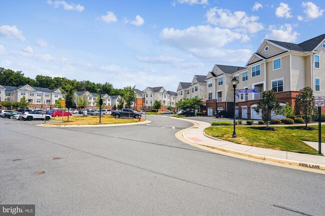 Building Photo - 23265 Milltown Knoll Square