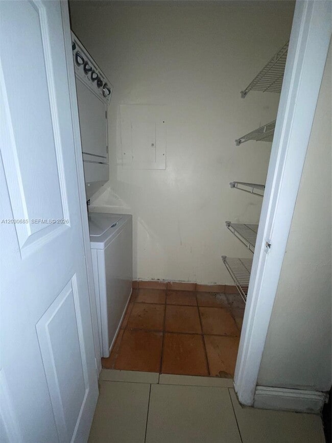 Building Photo - 9999 Summerbreeze Dr