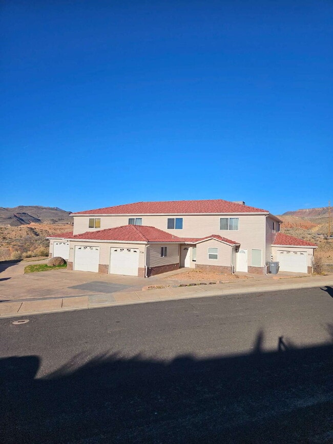 Building Photo - 208 W 800 N