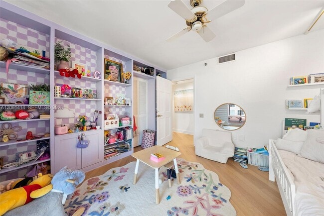 Building Photo - 2575 S Bayshore Dr