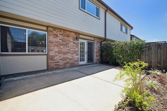 Building Photo - 2315 Triway Ln