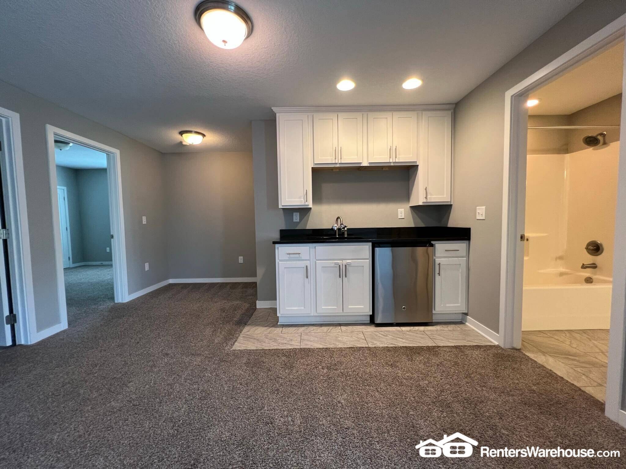 Building Photo - 305 NE Prairie Wolf Dr