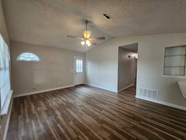 Building Photo - 1111 Tunbridge Dr