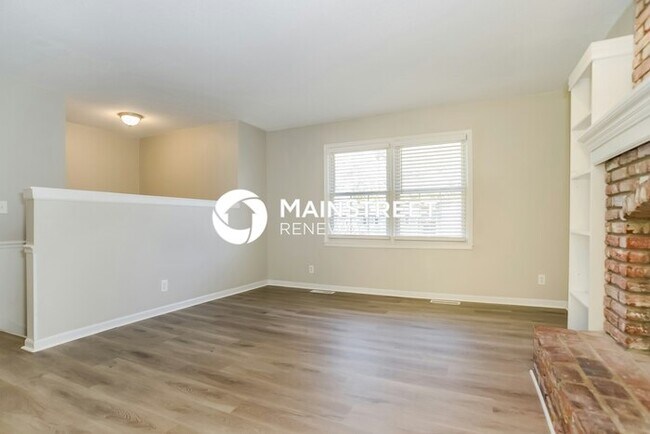Building Photo - 3 Bedroom Pet-Friendly Home in OLATHE, KS with Main Street Renewal