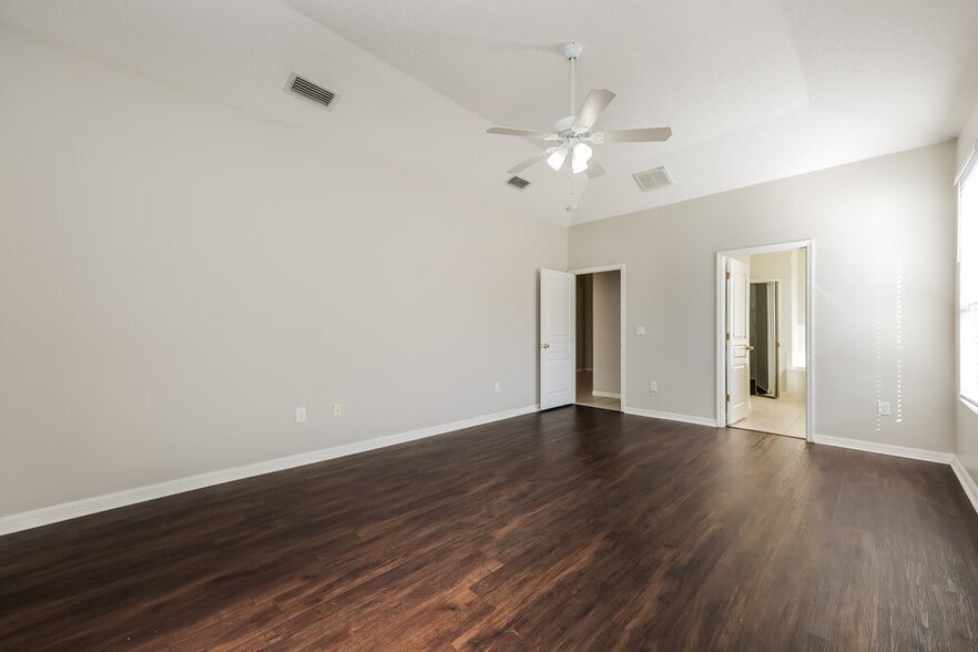 Building Photo - 8519 Parrots Landing Dr