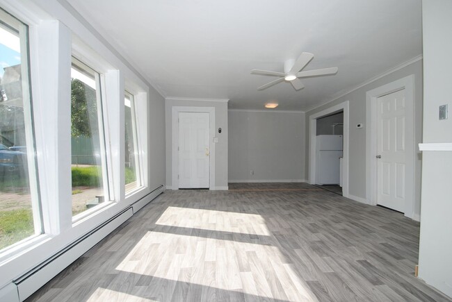 Primary Photo - Farewell Avenue (230)