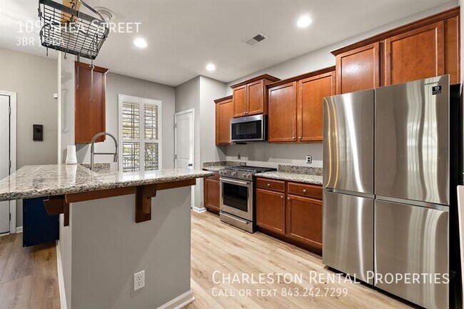 Building Photo - 109 Shea St