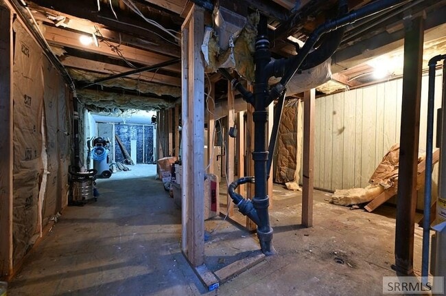 Building Photo - 425 2nd St