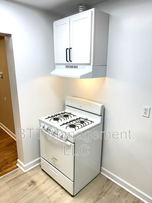 Building Photo - 8800 Plymouth St