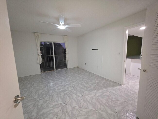 Building Photo - 9470 Tangerine Pl