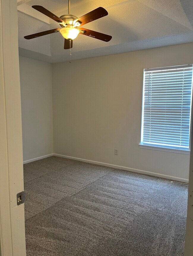 Building Photo - 1704 NE Balboa St