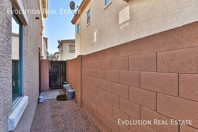 Building Photo - MOVE IN READY! 4 Bedroom Home in La Aldea