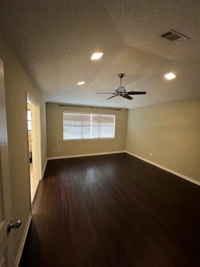 Building Photo - 228 Constellation Dr