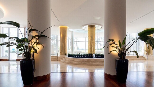 Building Photo - 5161 Collins Ave