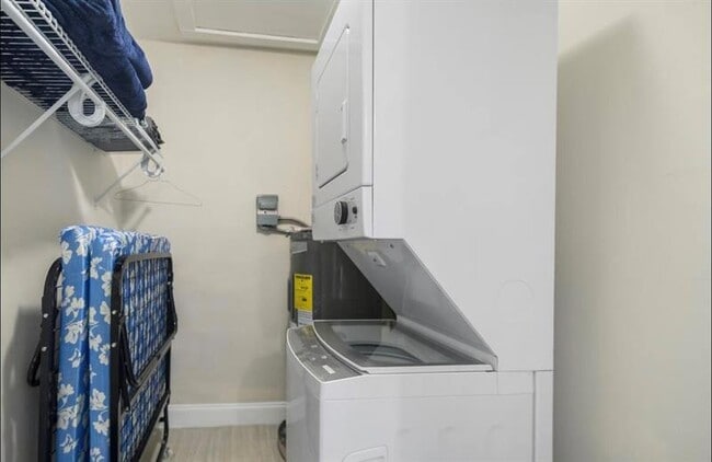 Building Photo - 320 NE 15th Ave